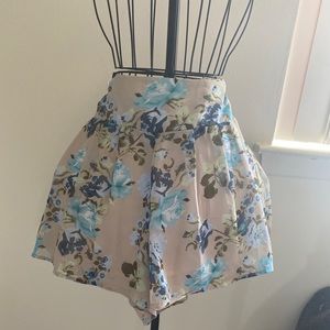 🌻Adorable Keds Floral Mini Shorts🌻